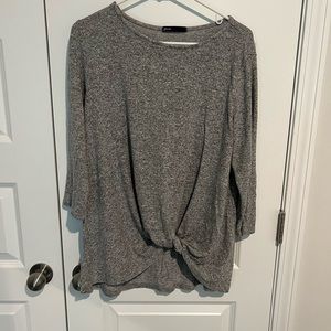 EUC gray front knot quarter sleeve sweater